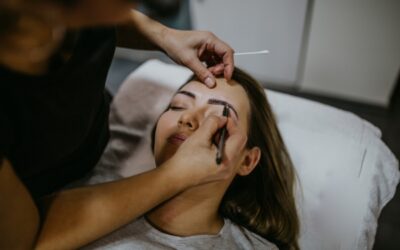 Hoe lang blijft permanente make-up zitten?