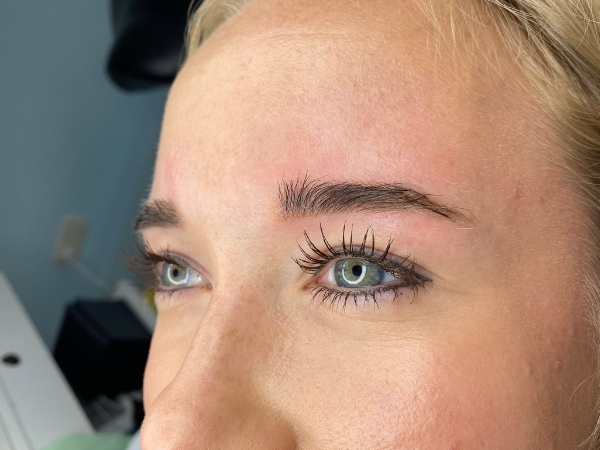 Voor de Powder Brows behandeling met weinig volume en een lichte wenkbrauwvorm.